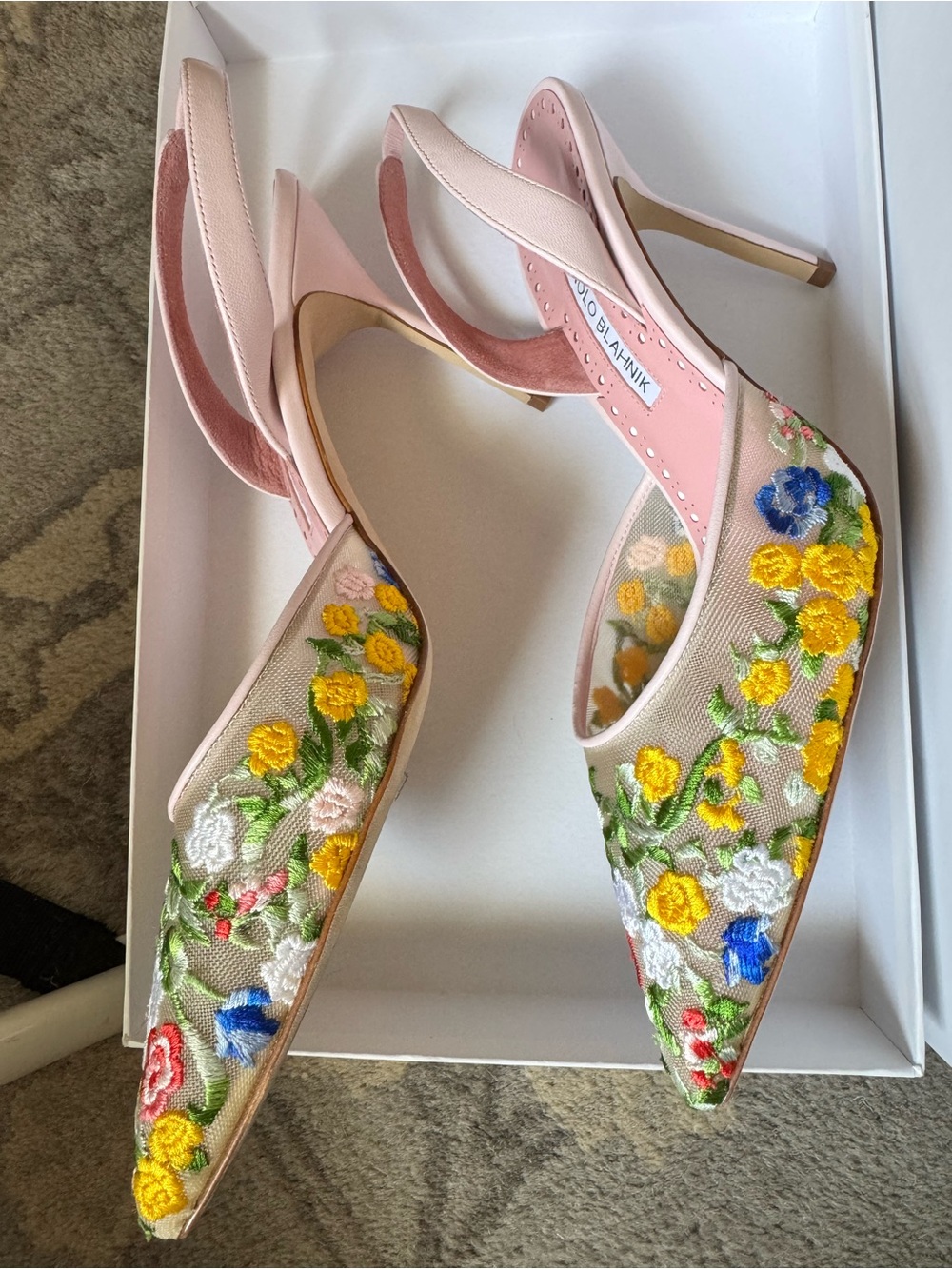 Manolo Blahnik Jardoline Pink Embroidered Floral Slingback Pumps - Picture 5 of 7